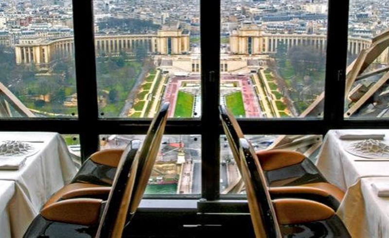 Le restaurant Le Jules Verne au 2e étage de la Tour Eiffel